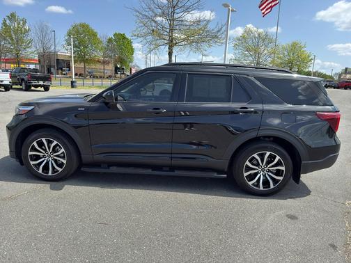 Agate Black Metallic 2023 Ford Explorer ST-Line