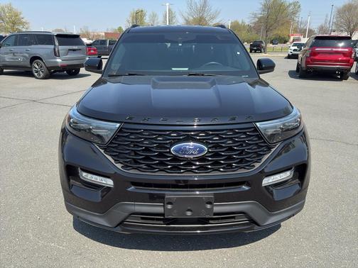 Agate Black Metallic 2023 Ford Explorer ST-Line