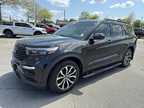 Agate Black Metallic 2023 Ford Explorer ST-Line