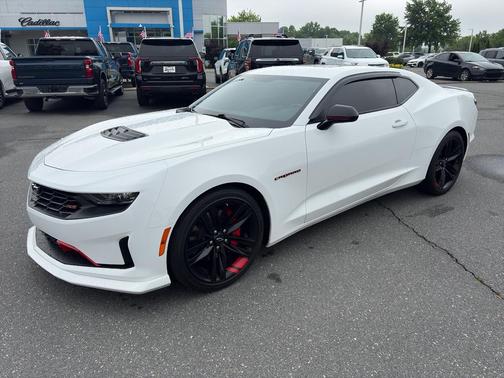 Summit White 2022 Chevrolet Camaro RWD Coupe LT1