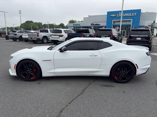 Summit White 2022 Chevrolet Camaro RWD Coupe LT1