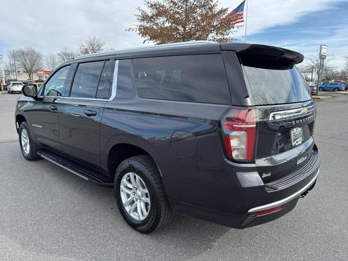 2024 Chevrolet Suburban LT
