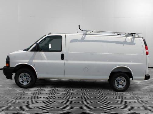 2025 Chevrolet Express 2500 RWD 2500 Regular Wheelbase WT