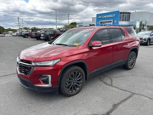 Radiant Red Tintcoat 2023 Chevrolet Traverse RS