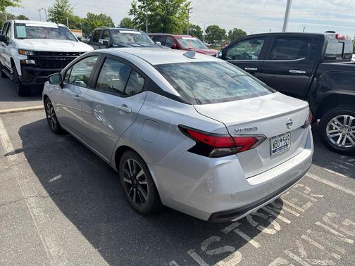 Brilliant Silver Metallic 2021 Nissan Versa 1.6 SV