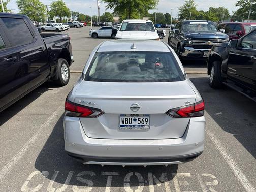 Brilliant Silver Metallic 2021 Nissan Versa 1.6 SV