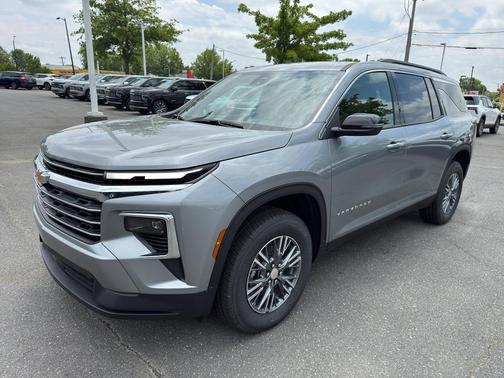 Sterling Gray Metallic 2026 Chevrolet Traverse LT