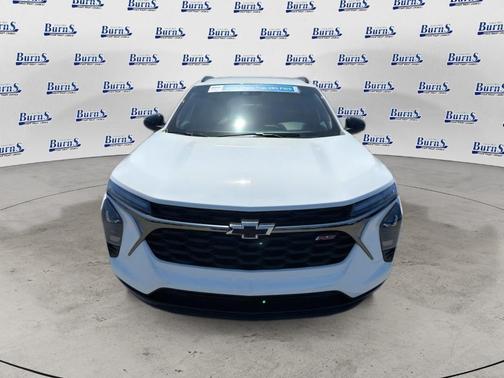 Summit White 2026 Chevrolet Trax FWD 2RS