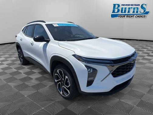 Summit White 2026 Chevrolet Trax FWD 2RS