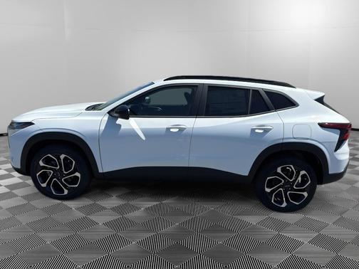 Summit White 2026 Chevrolet Trax FWD 2RS