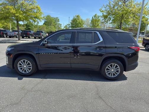 Mosaic Black Metallic 2023 Chevrolet Traverse LT Leather