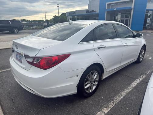 Pearl White 2011 Hyundai SONATA GLS