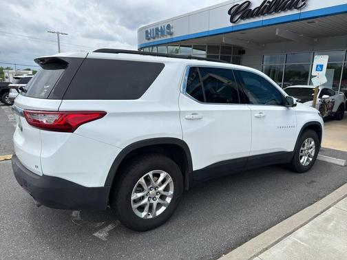 Summit White 2021 Chevrolet Traverse LT Cloth