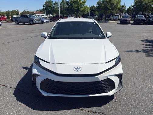 Ice Cap 2025 Toyota Camry SE