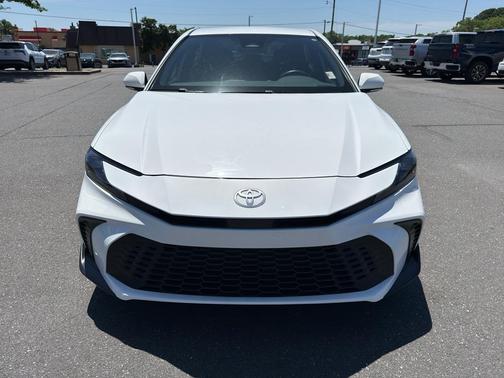 Ice Cap 2025 Toyota Camry SE