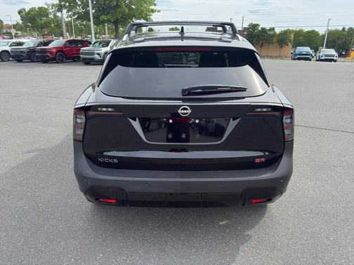 Super Black 2025 Nissan Kicks SR