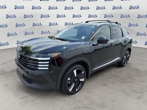Super Black 2025 Nissan Kicks SR