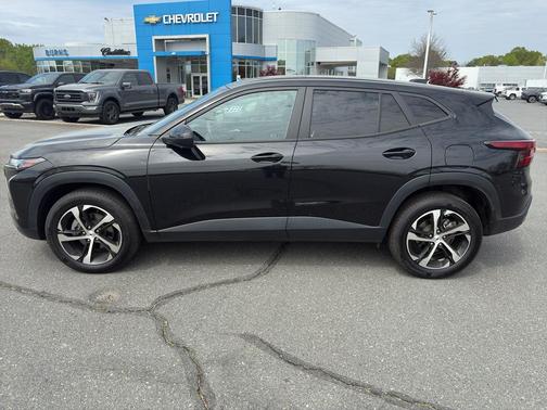 Mosaic Black Metallic 2024 Chevrolet Trax FWD 1RS