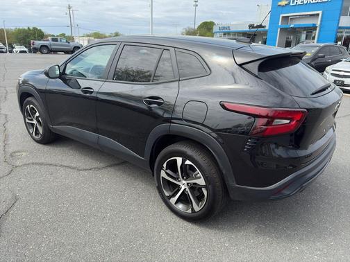 Mosaic Black Metallic 2024 Chevrolet Trax FWD 1RS