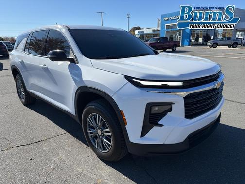 2024 Chevrolet Traverse LS