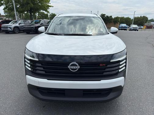 Aspen White Tricoat 2025 Nissan Kicks SR