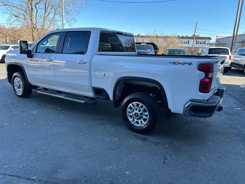 Summit White 2025 Chevrolet Silverado 2500 LT