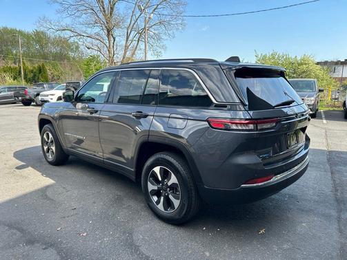 Baltic Gray Metallic Clearcoat 2023 Jeep Grand Cherokee 4xe Base