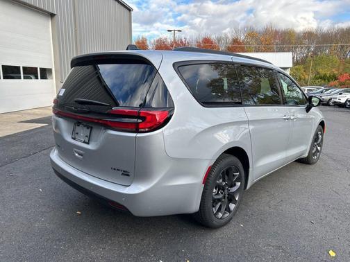 2026 Chrysler Pacifica Limited