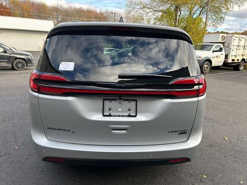 2026 Chrysler Pacifica Limited