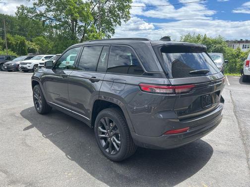 Baltic Gray Metallic Clearcoat 2026 Jeep Grand Cherokee Limited