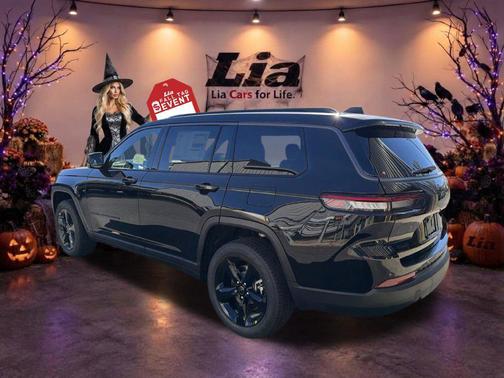 High Gloss Black 2027 Jeep Grand Cherokee L Limited