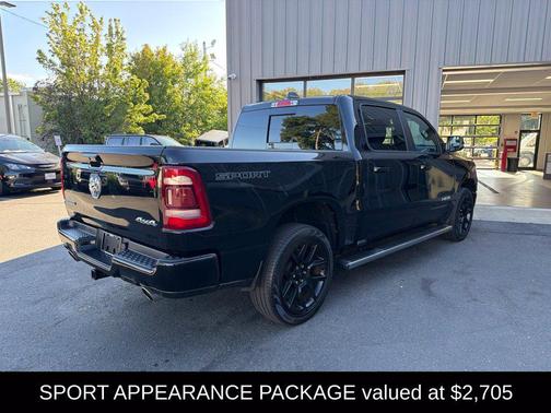 Diamond Black Crystal Pearlcoat 2023 RAM 1500 Laramie