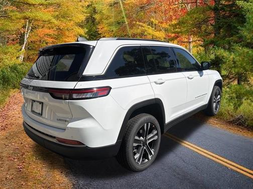 Bright White Clearcoat 2027 Jeep Grand Cherokee Limited