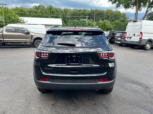 Diamond Black Crystal Pearlcoat 2026 Jeep Compass Limited