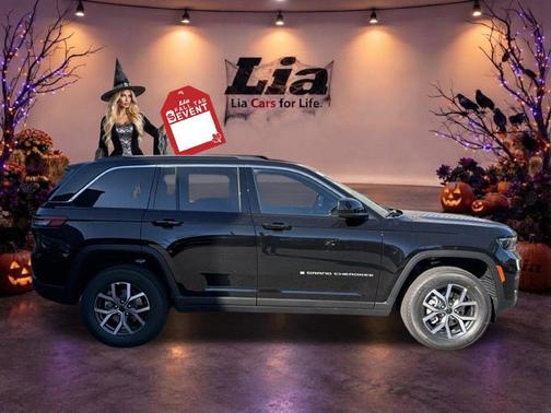 High Gloss Black 2027 Jeep Grand Cherokee Laredo