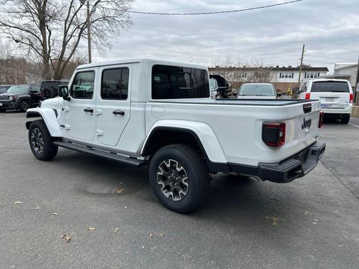 2026 Jeep Gladiator Sahara 4x4