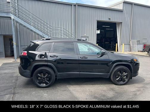 Diamond Black Crystal Pearlcoat 2023 Jeep Cherokee Altitude