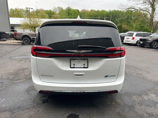Bright White Clearcoat 2022 Chrysler Pacifica Hybrid Touring L