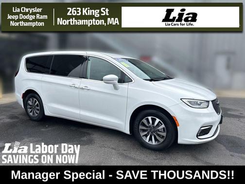 Bright White Clearcoat 2022 Chrysler Pacifica Hybrid Touring L