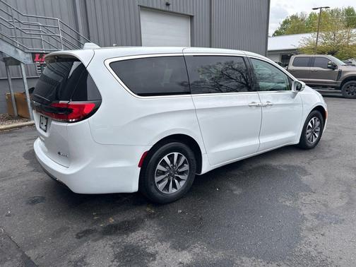 Bright White Clearcoat 2022 Chrysler Pacifica Hybrid Touring L