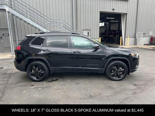 Diamond Black Crystal Pearlcoat 2023 Jeep Cherokee Altitude