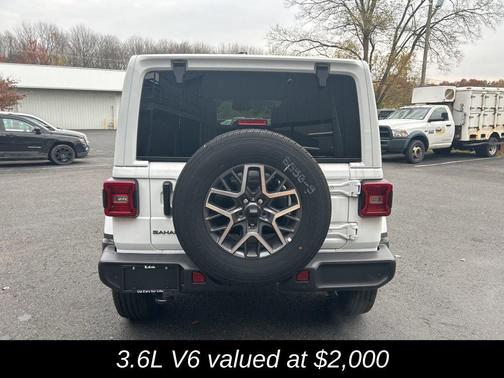 2025 Jeep Wrangler 4-Door Sahara 4x4