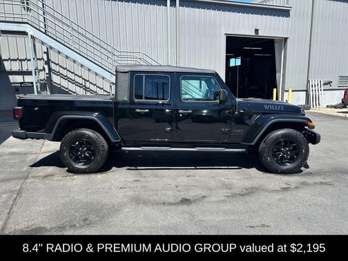 Black Clearcoat 2022 Jeep Gladiator Willys 4x4