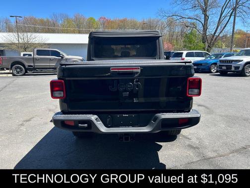 Black Clearcoat 2022 Jeep Gladiator Willys 4x4