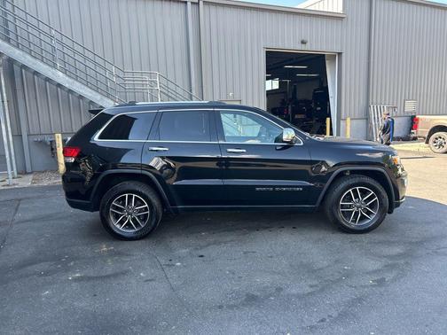 Diamond Black Crystal Pearlcoat 2020 Jeep Grand Cherokee Limited