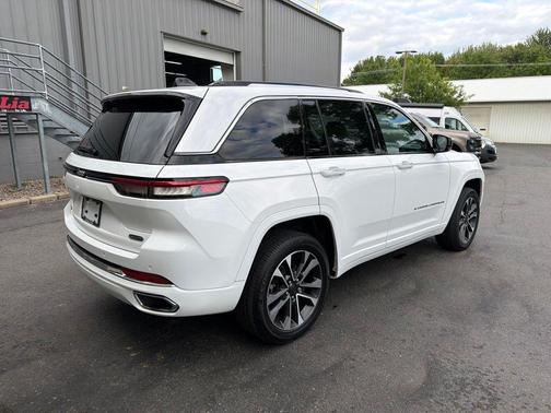 Bright White Clearcoat 2023 Jeep Grand Cherokee Overland