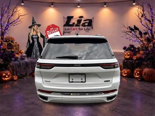 Bright White Clearcoat 2023 Jeep Grand Cherokee Overland