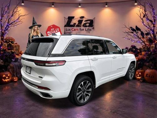 Bright White Clearcoat 2023 Jeep Grand Cherokee Overland
