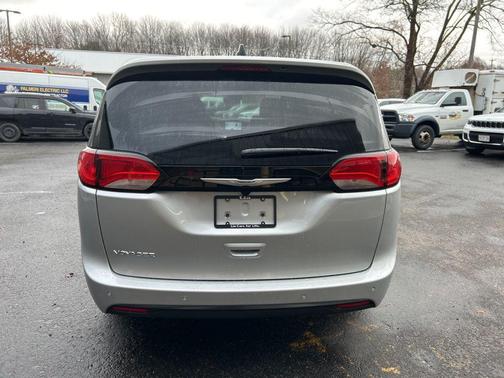 2026 Chrysler Voyager LX