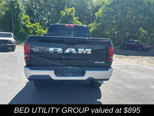 Diamond Black Crystal Pearlcoat 2026 RAM 2500 Tradesman Crew Cab 4x4 6'4' Box